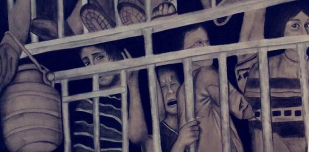 Das Bild zeigt eine Zeichnung mit mehreren Menschen, die sich hinter einem Gitter befinden und ängstlich schauen