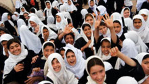 Mädchen in einer Grundschule im afghanischen Herat