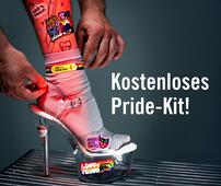 Ein Fuß in einem High Heel dekoriert mit dem Amnesty Internatioanl Deutschland Pride Kit 2026 Ein Fuß in einem High Heel dekoriert mit dem Amnesty Internatioanl Deutschland Pride Kit 2026